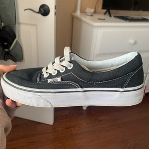 BLACK VANS